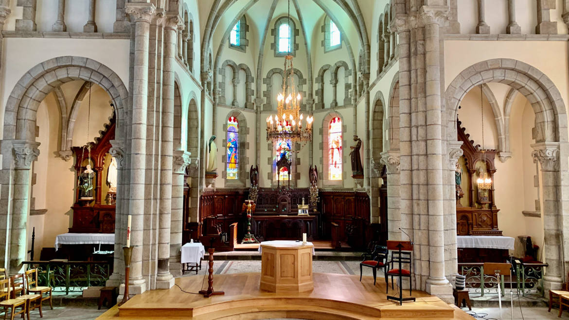 Église Saint-Pierre à Pommeret