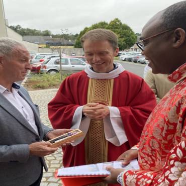 Présentation du Père Cosme HOUSSOU